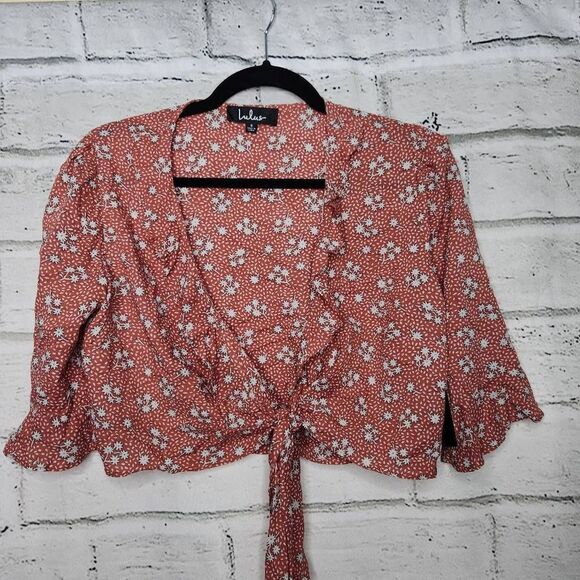 Lulus Short Sleeve Cropped Tie Front Carnation Crush Floral Top Womens Small - Picture 1 of 12